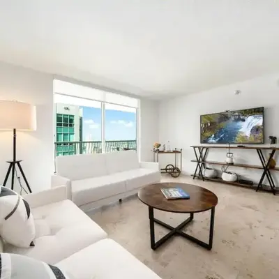 Penthouse APT w Private Balcony King Bed Parking