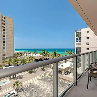 Rooftop Pool - Ocean View Balcony - Hollywood Beach