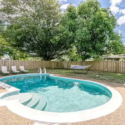 Modern Spacious 5-Bedroom Home with Pool