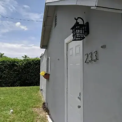 3 Bedroom Miami Home 15 Minutes to the Beach