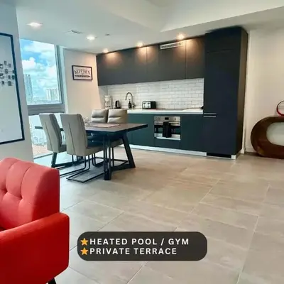 Sky-High oasis heated Pool & Gym Miami Skyline Vista