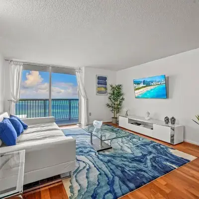 Spacious Ocean view unit in the heart of Brickell