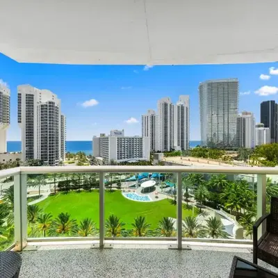 MIAMI Collins Beach Apartments