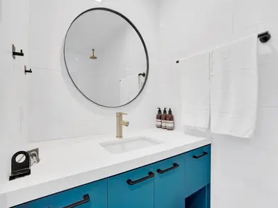 a bathroom with a sink and a mirror at Rainbow Motel Miami in Miami