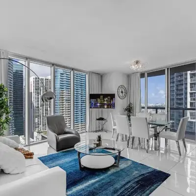 Luxurious Condo at ICON with Views