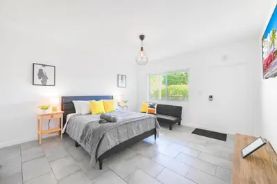 a bedroom with a bed and a living room at Lovely Studio A Few Steps From The Beach in Miami