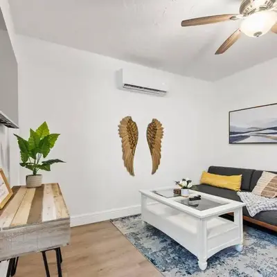Intimate Casita Mia minutes away from Airport
