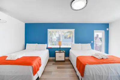 two beds in a room with blue walls at Family Friendly Beach Escape with pool and parking - M41 in Hollywood