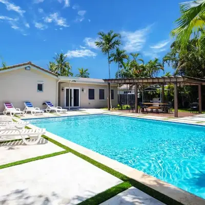 Deluxe 5BR & 3BA Villa in Hollywood Lakes near Beach