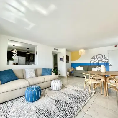Large 1 bedroom apartment with free private parking