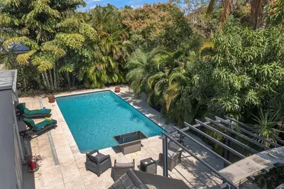 an overhead view of a swimming pool with chairs and trees at Casa la Miami - Central location Villa with Pool & Gym in Miami
