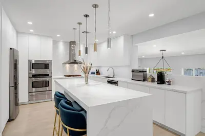 a white kitchen with a large white counter top at Casa la Miami - Central location Villa with Pool & Gym in Miami