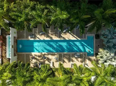 an overhead view of a swimming pool with palm trees at Center Stage- Downtown Parking Pool Hot Tub in Miami
