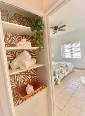 a room with shelves with towels and a bed at Tropical Charm Little Havana Calle Ocho 2 in Miami