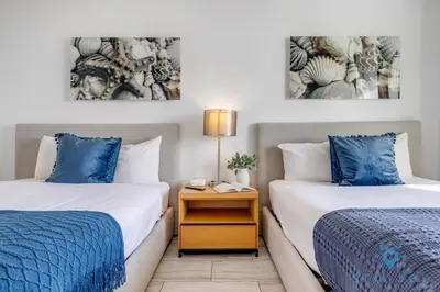 two beds sitting next to each other in a bedroom at Apartment w Balcony Gym Near Beach in Hallandale Beach