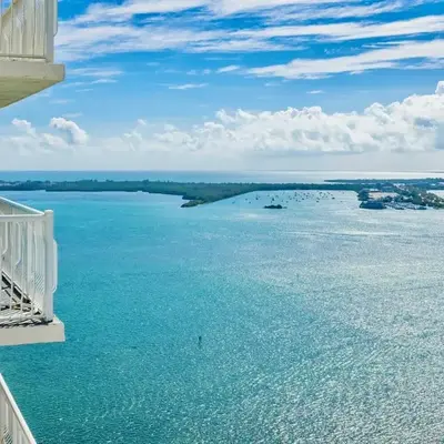 Brickell Apt with Bay Views