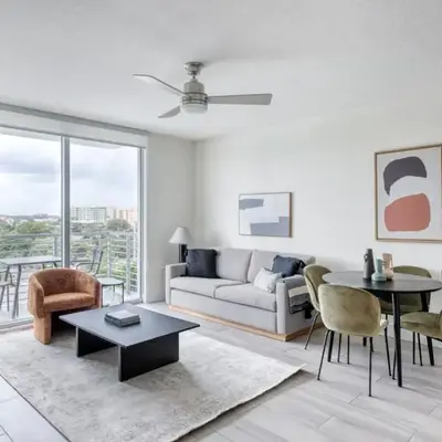 Little Havana 1br w pool gym near restaurants MIA-48